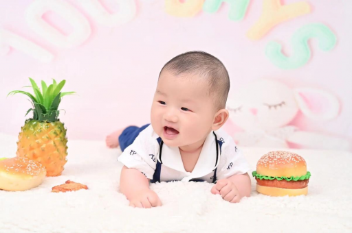 三亚宝宝在妈妈肚子里